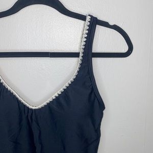 🪿Black One piece swimsuit with white detailing!